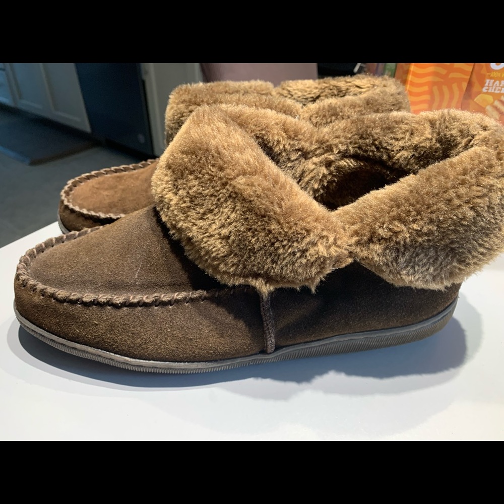 New Minnetonka Brown Warm CoZy Slippers Suze 11